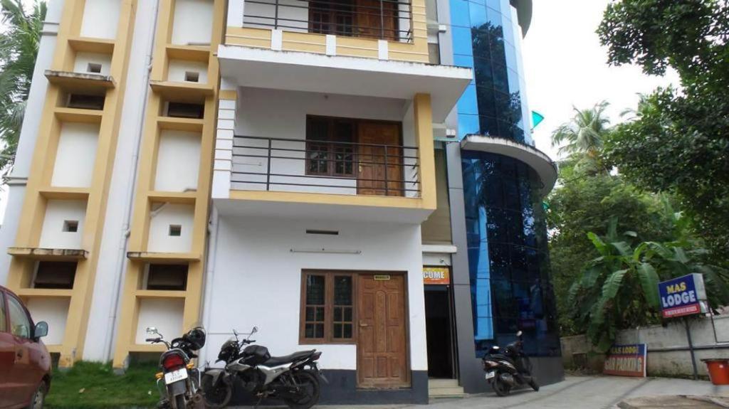Adhithya Apartments Guruvāyūr Esterno foto