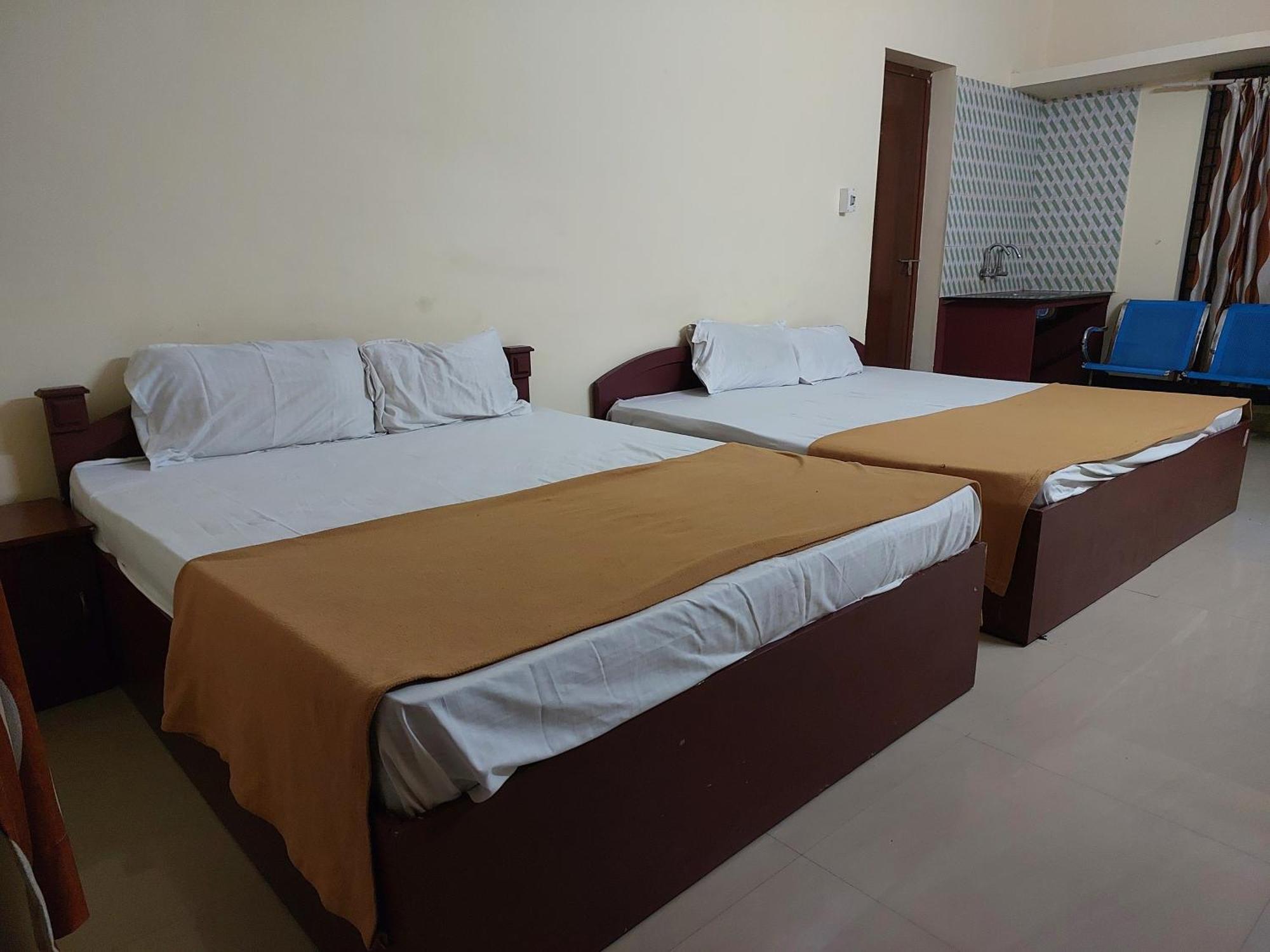 Adhithya Apartments Guruvāyūr Esterno foto