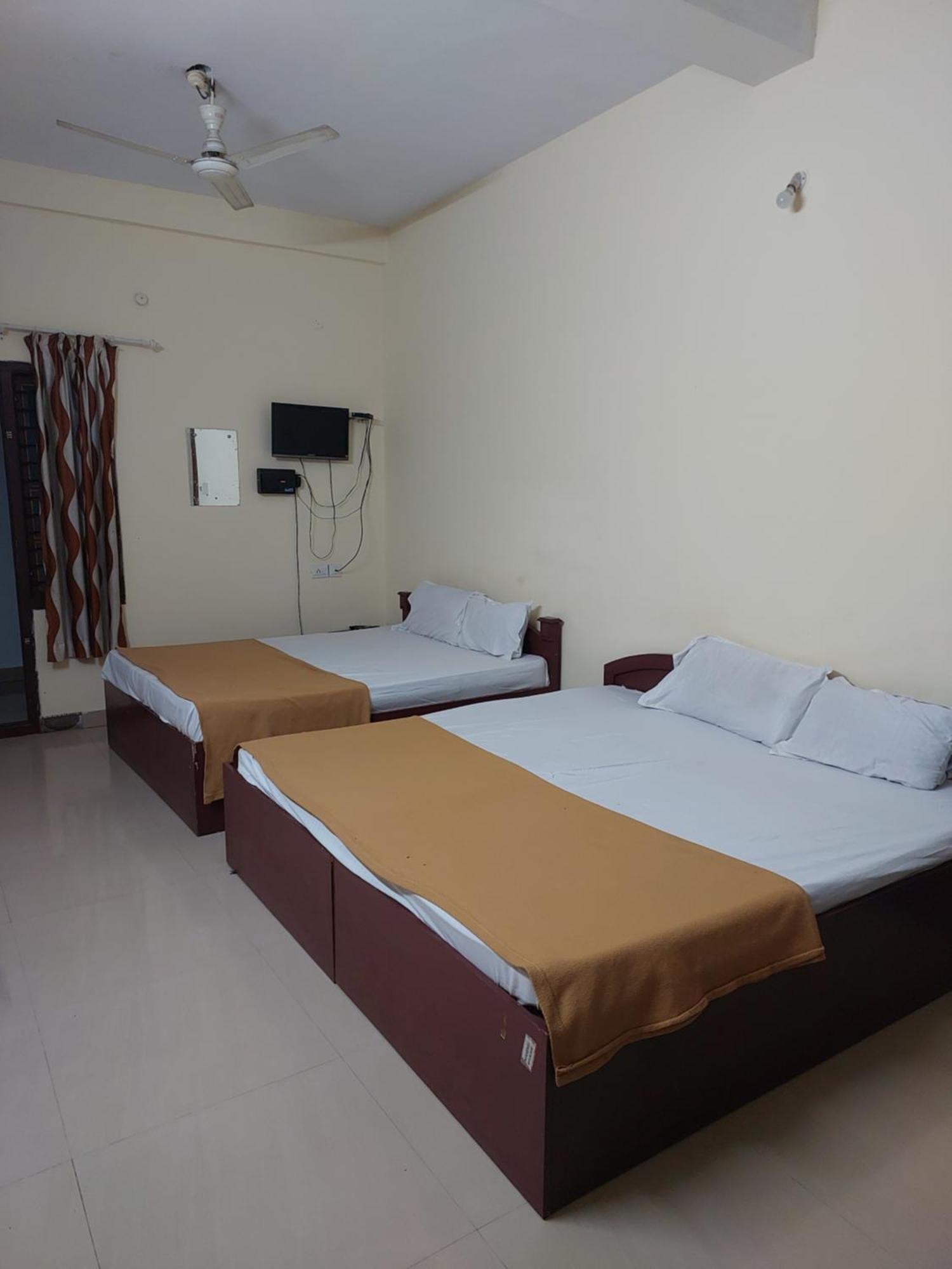 Adhithya Apartments Guruvāyūr Esterno foto