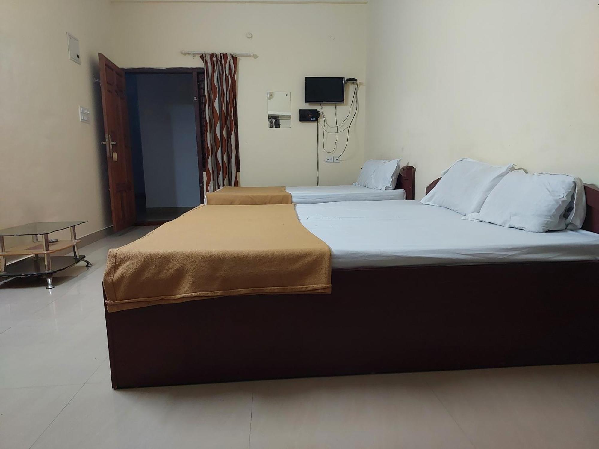 Adhithya Apartments Guruvāyūr Esterno foto